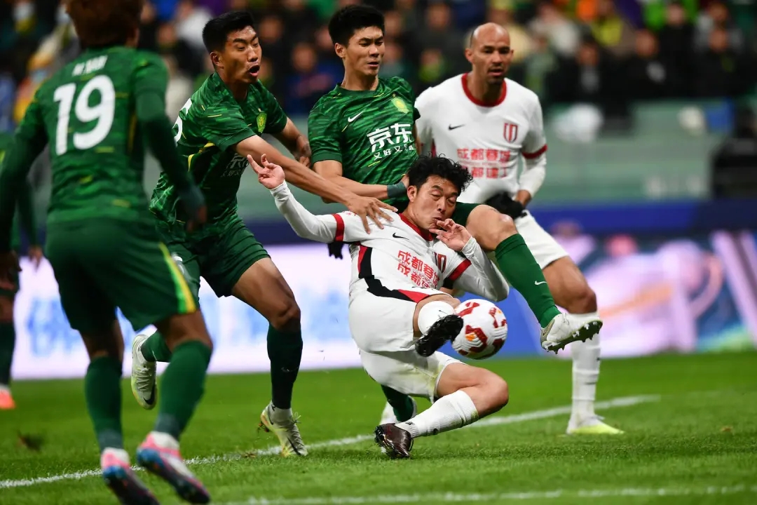 开云游戏官网 -赛地聚焦：意甲关键时刻热度飙升；北京国安调整名单；气氛紧张；身体对抗强度拉满的简单介绍